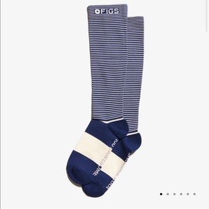 FIGS Compression Socks Size M- unopened package, never been worn!